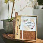 סט מהודר של מחברת שעם עם עט תואם באריזת מתנה